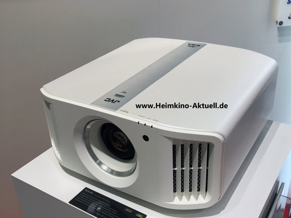 JVC DLA-N5B, weiss Rückläufer mit 12 Stunden